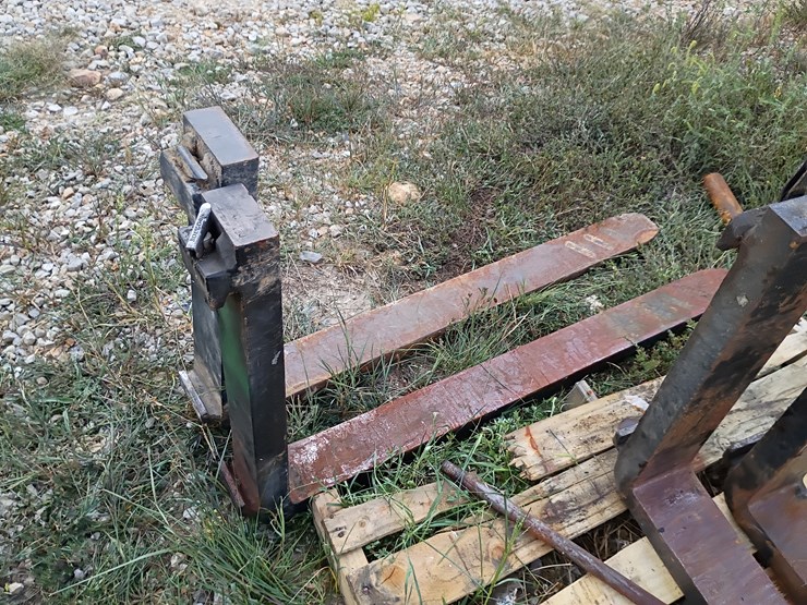#109-•-set-of-42"-pallet-forks-image-4