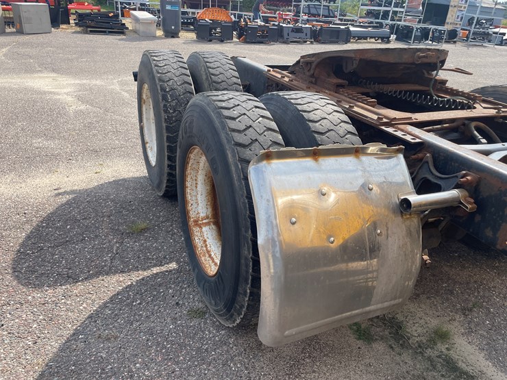 #1003-•-1997-international-semi-tractor-(has-wi-title)-image-38