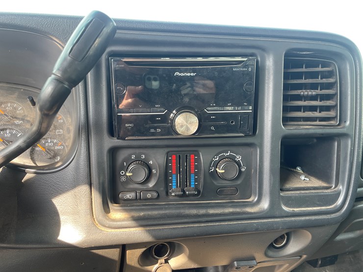 #1007-•-2004-chevy-2500-hd-(has-wi-title)-image-36