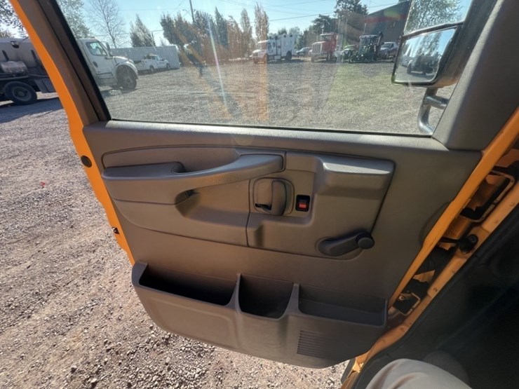 2009-chevrolet-express-school-bus-image-21