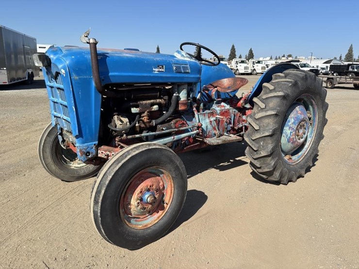 ford-tractor-image-1