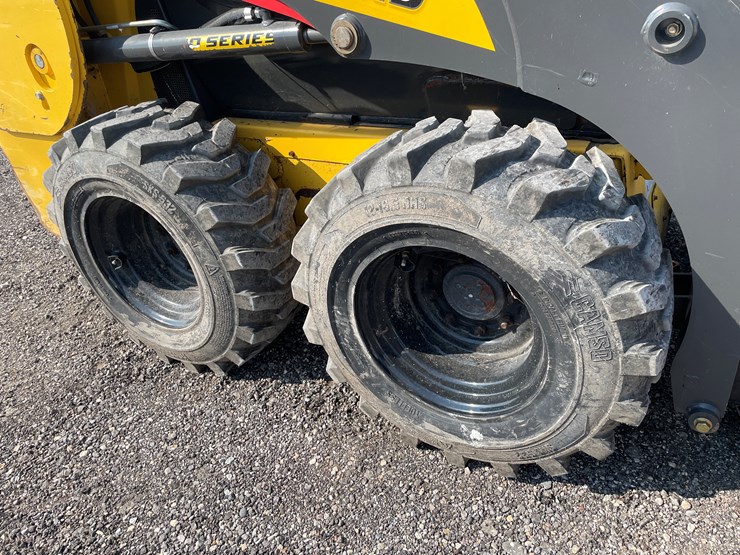 2019-new-holland-l216-image-14