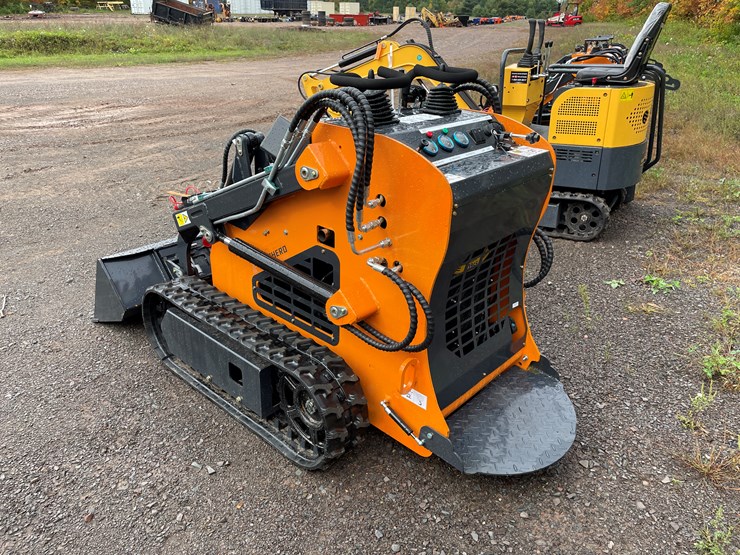 #8158-•-land-hero-mini-skid-steer-loader-image-7