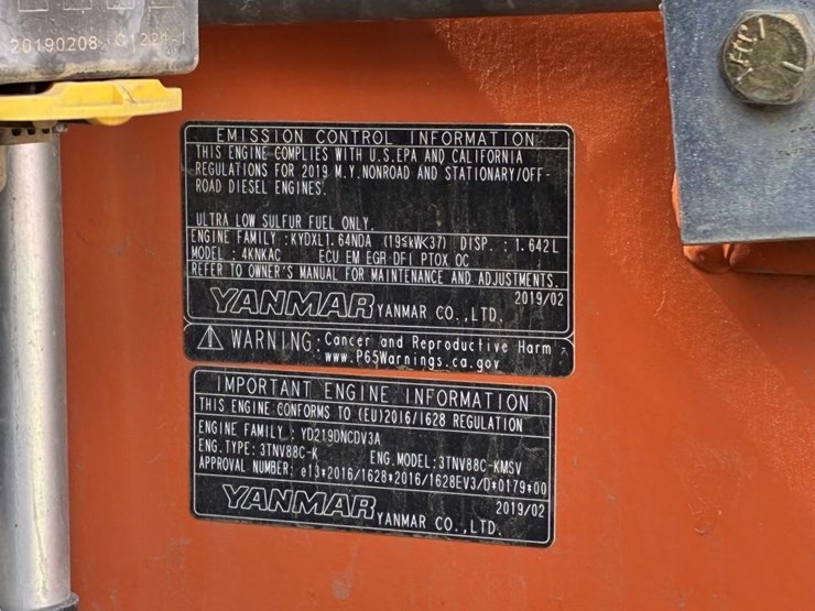 2019-gehl-r105-image-13