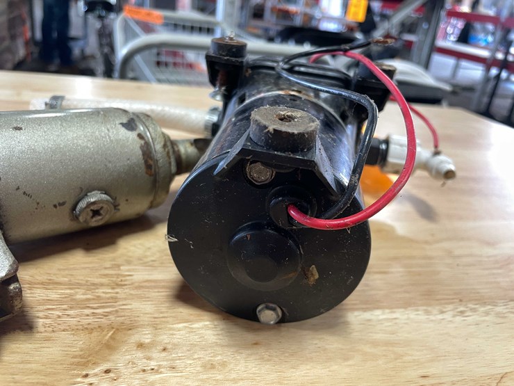 #5517-•-12v-pump-and-hydraulic-jack-(cw)-image-12