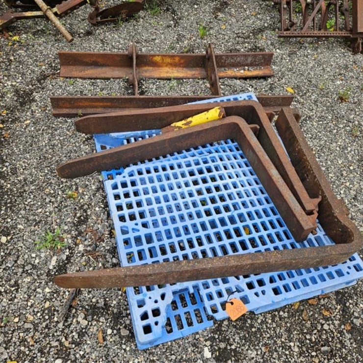 #2066 • Pallet Forks