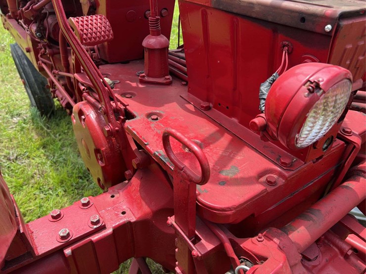 farmall-560-image-54