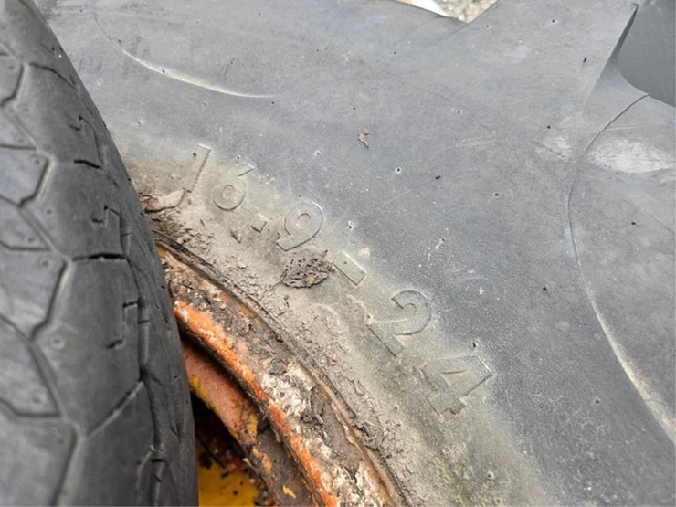 #2097-•-16.9-24-tires-&-rims-image-10