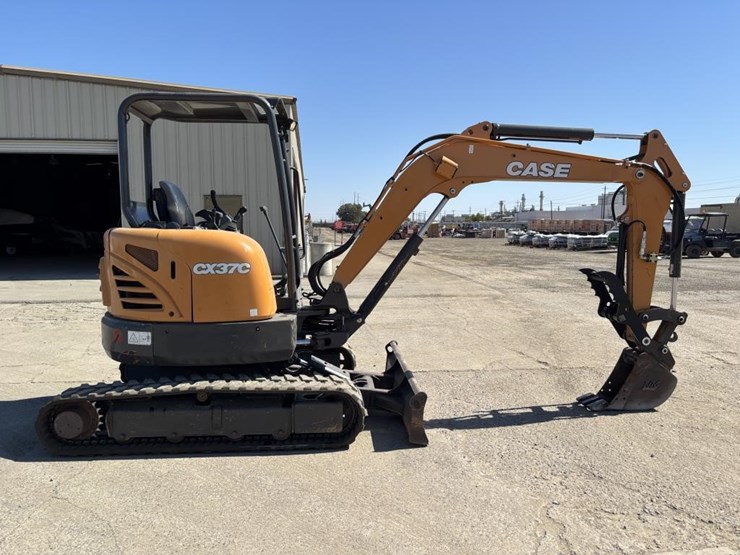 2019-case-cx37c-image-7