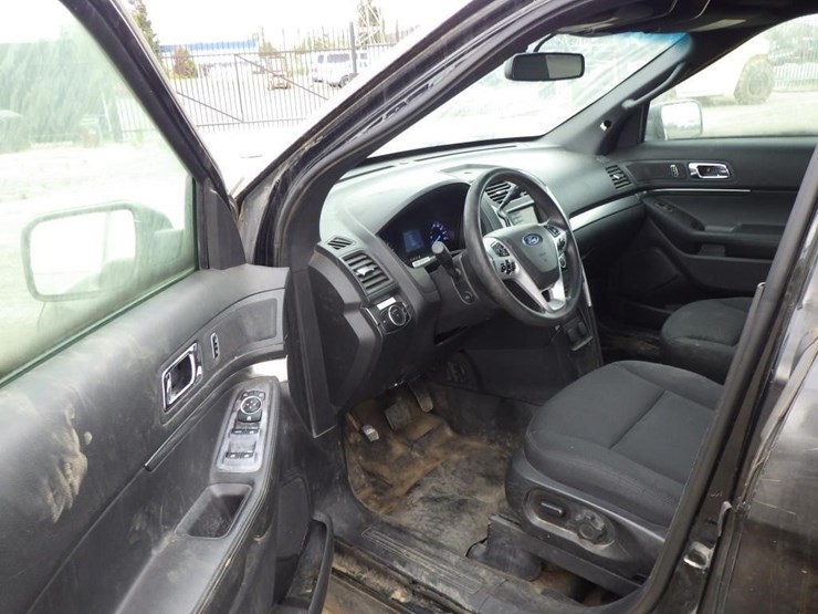2015-ford-explorer-image-5