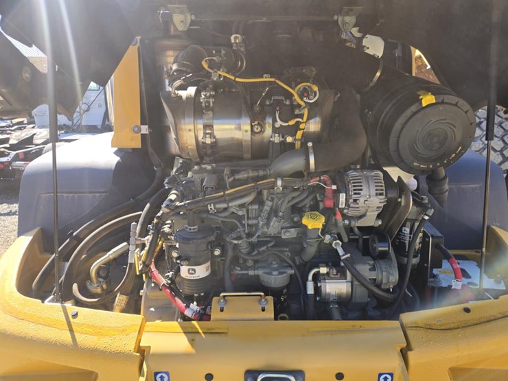 2019-deere-344l-image-43