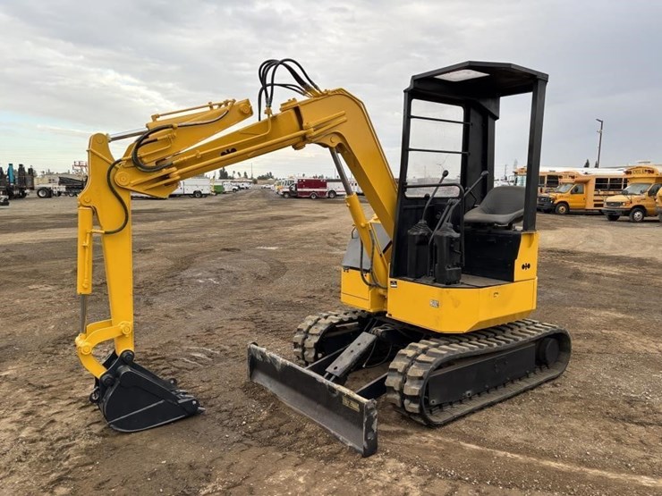 komatsu-pc28uu-image-1