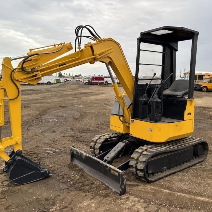 KOMATSU PC28UU