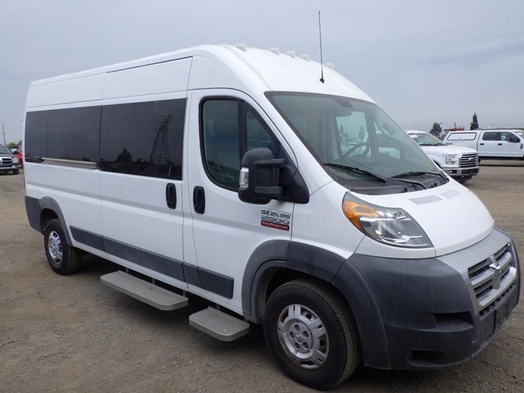 2018-ram-promaster-2500-image-2