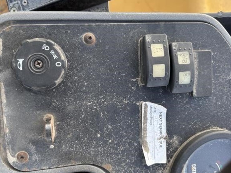 caterpillar-cb34-image-23