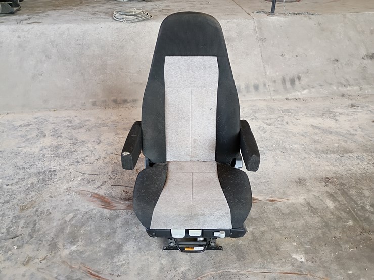 #205-•-air-ride-seat-image-1
