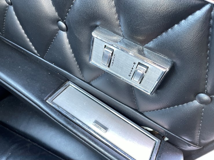 #1022-•-1969-lincoln-continental-mark-iii-image-35