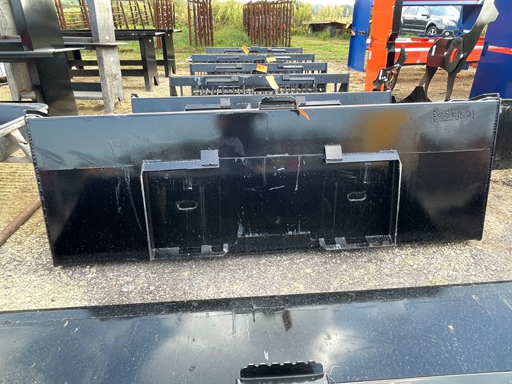#3007-•-skid-steer-7'-dirt-bucket-image-5