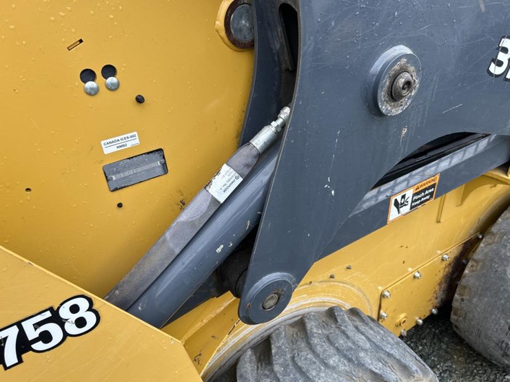 deere-318g-image-18