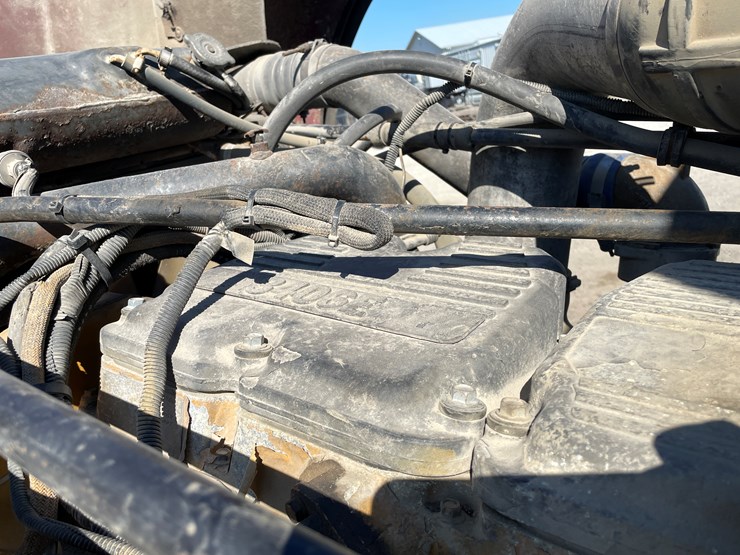 1999-freightliner-108sd-image-40
