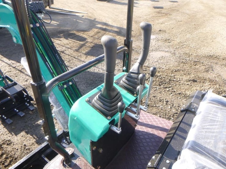 2025-agt-qh12r-hydraulic-excavator-image-21