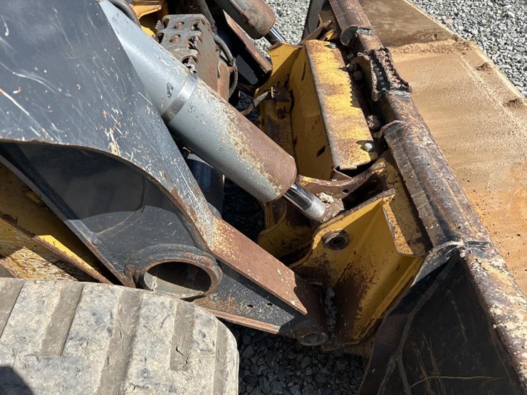 2018-deere-333g-image-11