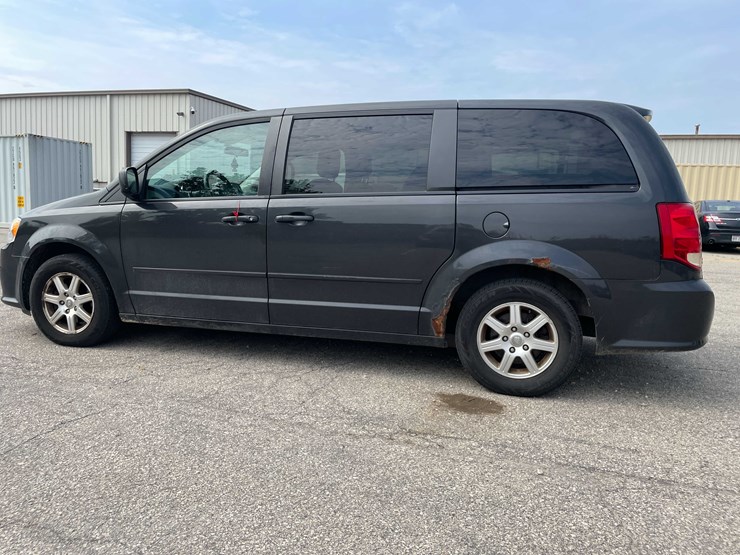 2012-dodge-caravan-image-8