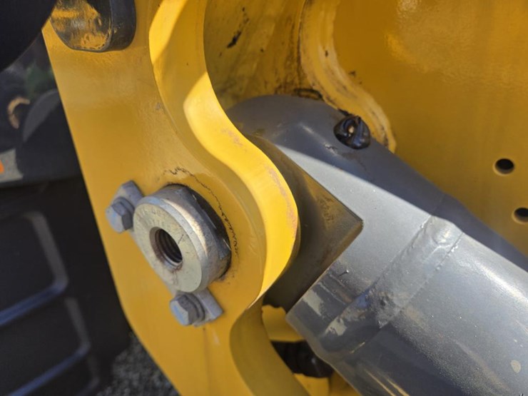 2019-deere-344l-image-18