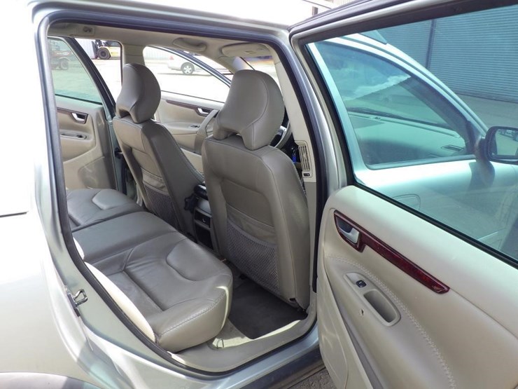 2004-volvo-xc70-image-8