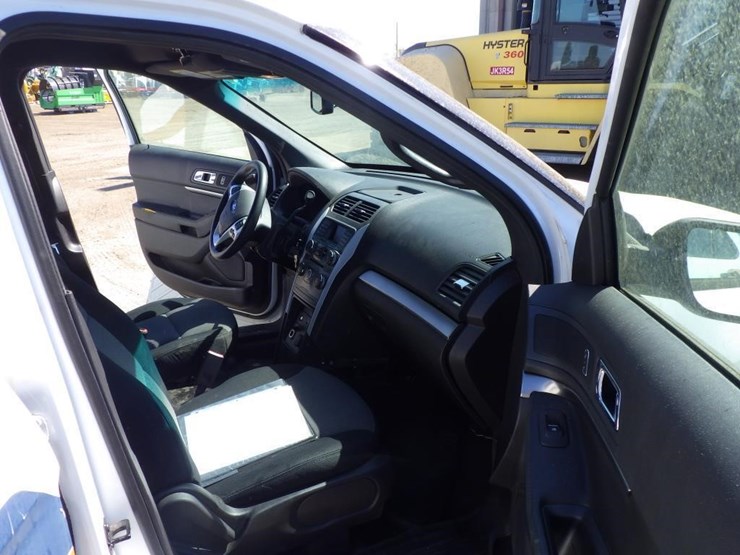 2015-ford-explorer-image-6