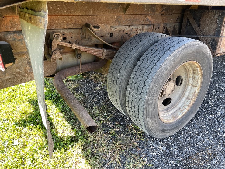 2002-ford-f550-xl-image-32
