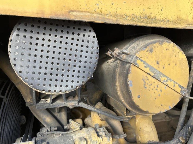 caterpillar-d4h-image-35