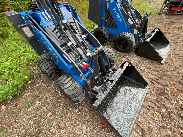 #8165-•-agt-skid-steer-loader-image-18