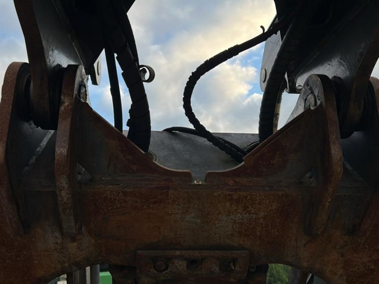 2018-deere-648l-image-13