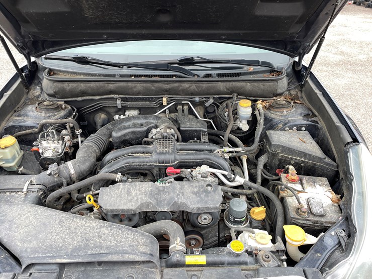 #1037-•-2014-subaru-outback-(wi-title-in-delay)-image-32