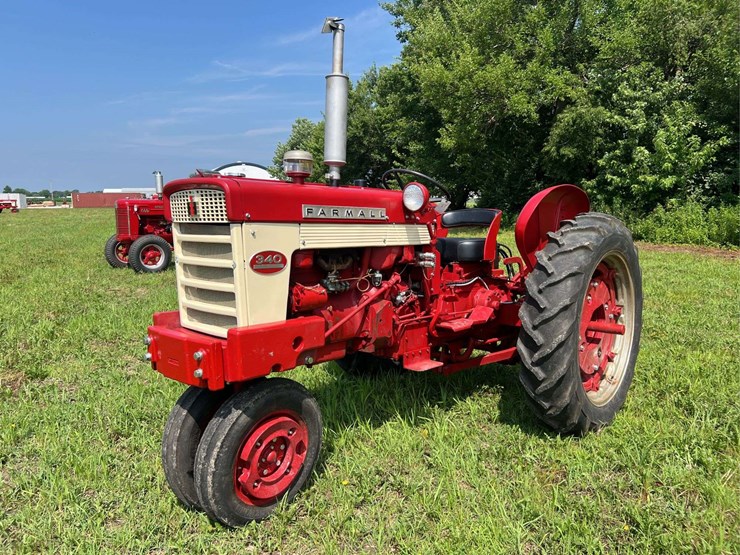 farmall-340-image-1