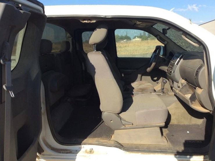 2016-nissan-frontier-image-9