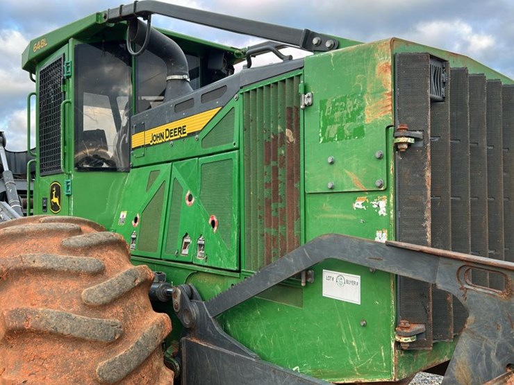 2018-deere-648l-image-18