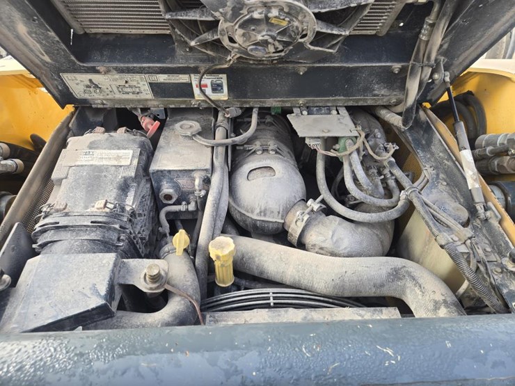 2019-gehl-v420-image-32