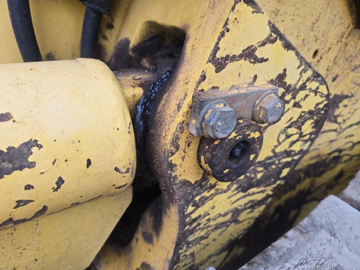 2014-komatsu-d51pxi-image-25