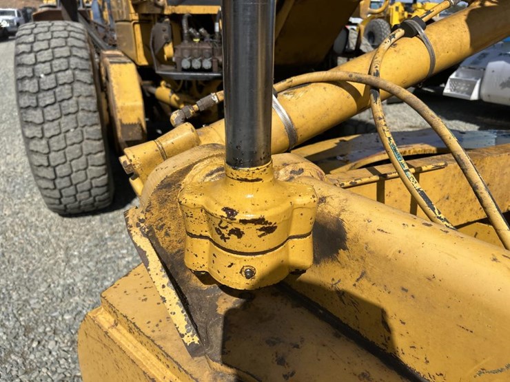 deere-770bh-image-37
