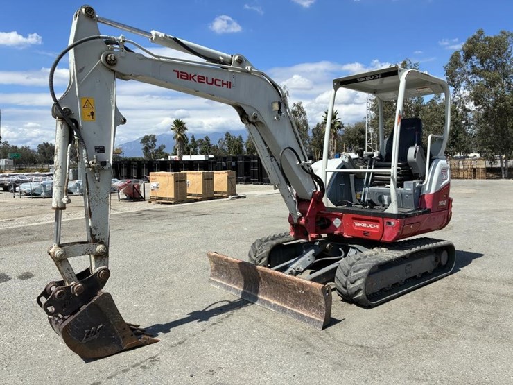 2019-takeuchi-tb240-image-1