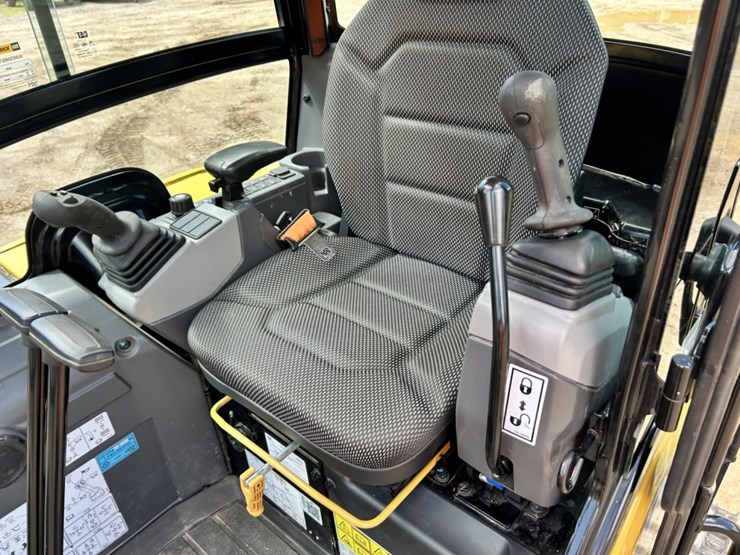 #1034-•-2023-caterpillar-302.7-cr-mini-excavator-image-39