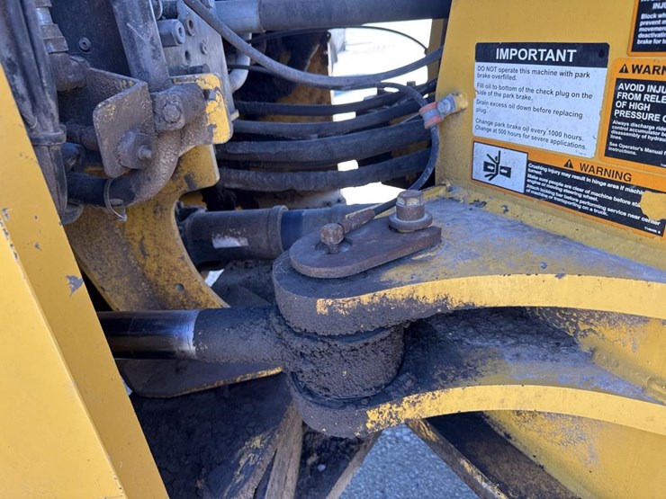 2018-deere-844k-image-25