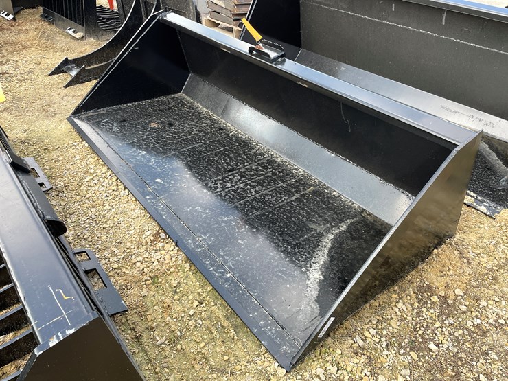 #3008-•-skid-steer-6'-6"-dirt-bucket-image-1