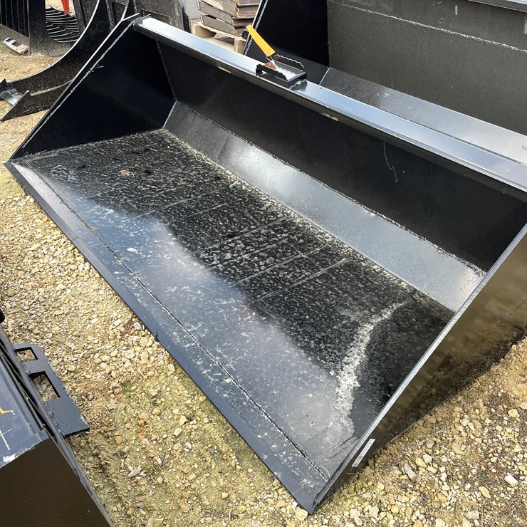 #3008 • Skid Steer 6'-6" Dirt Bucket