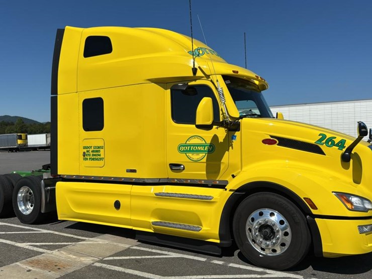 2023-peterbilt-579-image-7