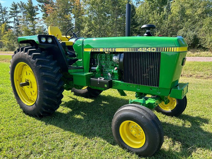 john-deere-4240-image-25