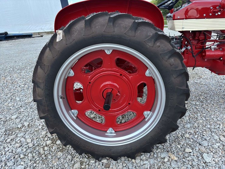 farmall-240-image-23