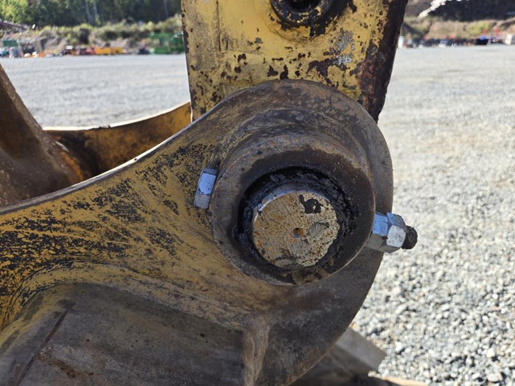 komatsu-pc210-lc-10-image-12